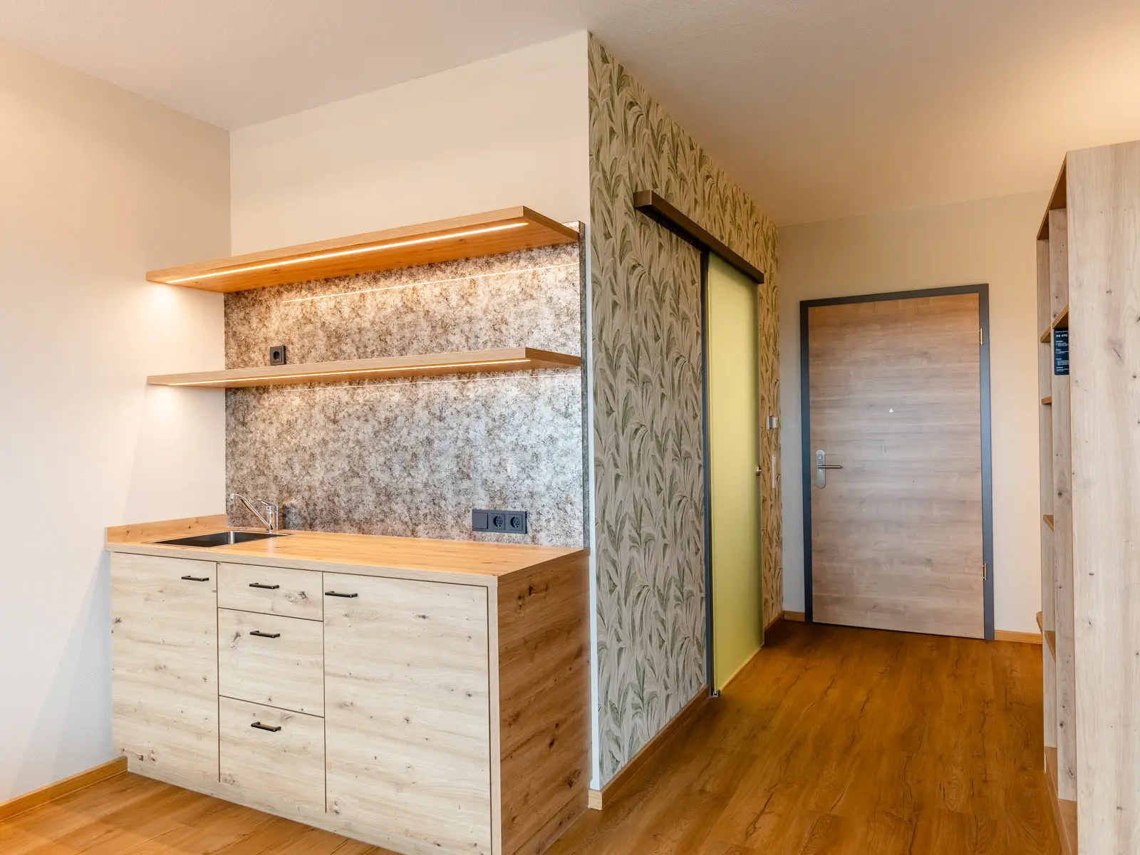 Küchenzeile im Apartment